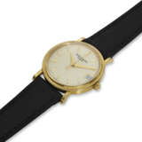 PATEK PHILIPPE, REF. 3802/200, CALATRAVA, A FINE 18K YELLOW GOLD WRISTWATCH WITH DATE - photo 2