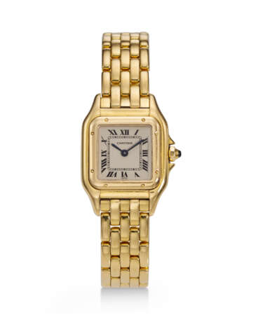 CARTIER, REF. 10702, PANTHÈRE, A FINE 18K YELLOW GOLD CUSHION-SHAPED QUARTZ WRISTWATCH - Foto 1