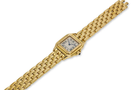 CARTIER, REF. 10702, PANTHÈRE, A FINE 18K YELLOW GOLD CUSHION-SHAPED QUARTZ WRISTWATCH - photo 2