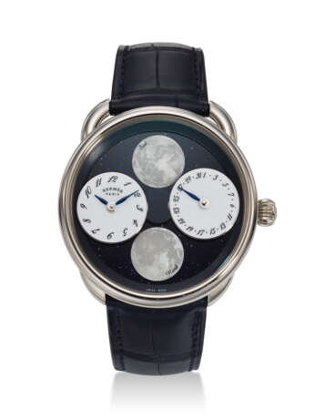 HERMÈS, REF. AR1.890A, ARCEAU L’HEURE DE LA LUNE, A FINE LIMITED EDITION 18K WHITE GOLD WRISTWATCH WITH MOTHER-OF-PEARL MOON PHASES, DATE, AND BLUE AVENTURINE DIAL - фото 1