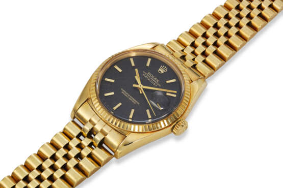 ROLEX, REF. 1601, DATEJUST, A VERY FINE 18K YELLOW GOLD WRISTWATCH WITH DATE - photo 2