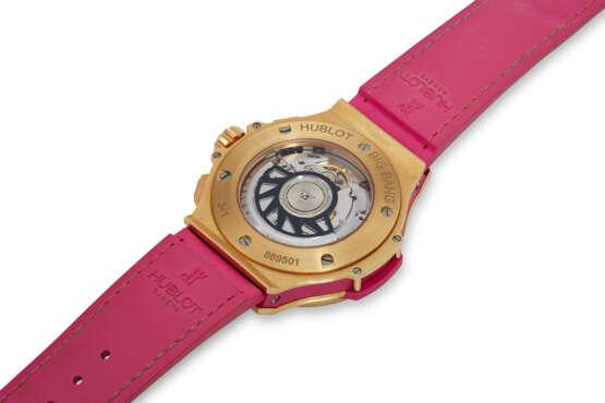 HUBLOT, REF. 341.PV.2010.LR.1905, BIG BANG GOLD TUTTI FRUTTI, A FINE 18K ROSE GOLD AND GEM-SET CHRONOGRAPH WRISTWATCH WITH DATE - Foto 3