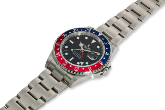 ROLEX, REF. 16710, GMT-MASTER II, “PEPSI”, A FINE STEEL GMT WRISTWATCH WITH DATE - photo 2