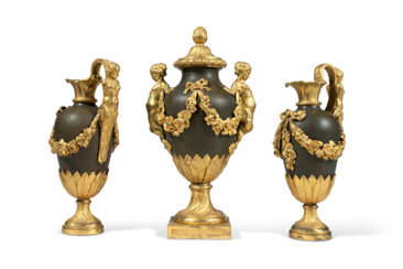 GARNITURE D&#39;&#201;POQUE LOUIS XVI