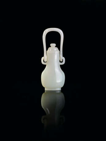 VASE COUVERT EN JADE BLANC, YOU - photo 2