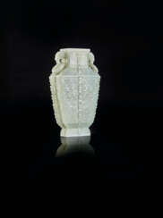 VASE ARCHA&#207;SANT EN JADE C&#201;LADON P&#194;LE, FANGLEI