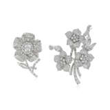 TWO DIAMOND FLOWER BROOCHES - фото 1