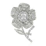 TWO DIAMOND FLOWER BROOCHES - фото 6