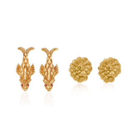 NO RESERVE | TIFFANY & CO., JEAN SCHLUMBERGER TWO PAIRS OF GOLD AND RUBY CUFFLINKS - фото 1