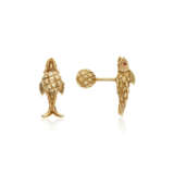 NO RESERVE | TIFFANY & CO., JEAN SCHLUMBERGER TWO PAIRS OF GOLD AND RUBY CUFFLINKS - photo 5
