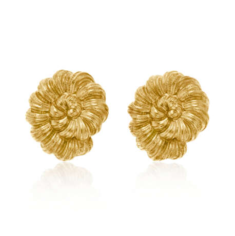 NO RESERVE | TIFFANY & CO., JEAN SCHLUMBERGER TWO PAIRS OF GOLD AND RUBY CUFFLINKS - Foto 6