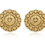 NO RESERVE | TWO PAIRS OF GOLD BUCCELLATI CUFFLINKS AND DRESS SET - фото 4