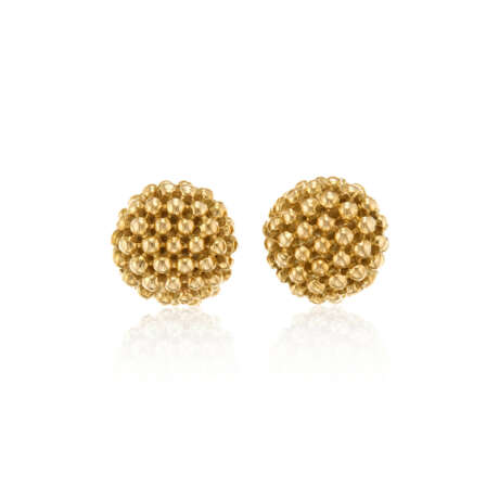 NO RESERVE | TWO PAIRS OF GOLD BUCCELLATI CUFFLINKS AND DRESS SET - photo 6
