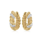 VAN CLEEF & ARPELS DIAMOND AND GOLD HOOP EARRINGS - фото 1