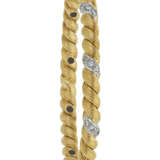 VAN CLEEF & ARPELS SET OF THREE DIAMOND AND GOLD BANGLE BRACELETS - фото 3