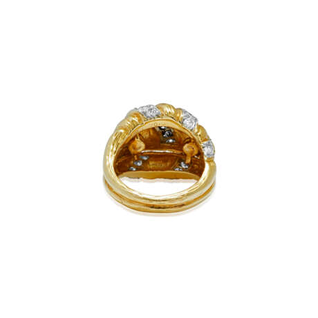 VAN CLEEF & ARPELS DIAMOND AND GOLD RING - photo 5