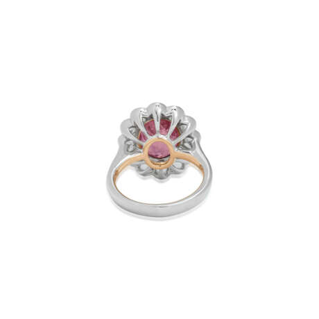 COLORED SAPPHIRE AND DIAMOND RING - photo 10