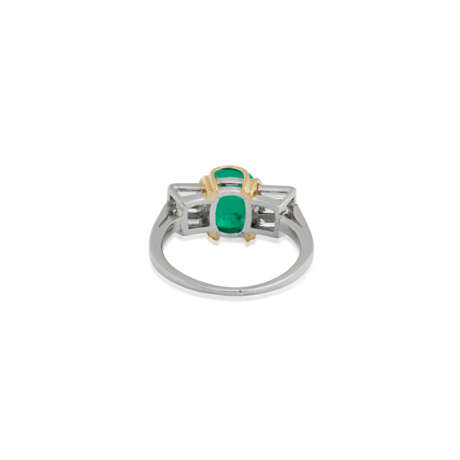 NO RESERVE | EMERALD AND DIAMOND RING - фото 6