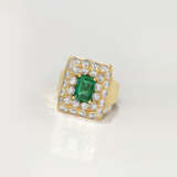 NO RESERVE | EMERALD AND DIAMOND RING - фото 1