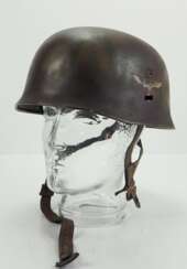 Luftwaffe : Fallschirmspringer Helm mit Tarnbemalung.