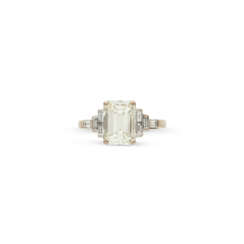 BAGUE DIAMANT DE 3.06 CARATS ET DIAMANTS