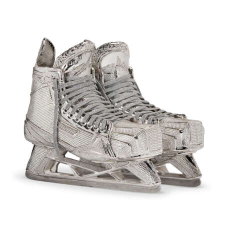 HENRIK LUNDQVIST GAME WORN AND SIGNED SKATES ENCASED IN CHROMED COPPER AND NICKEL, BEJEWELLED WITH SWAROVSKI CRYSTALS - photo 2