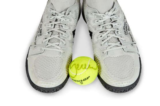SERENA WILLIAMS GAME WORN COURT FLARE 2 WHITE BY VIRGIL ABLOH WITH SERENA WILLIAMS SIGNED TENNIS BALL - photo 3