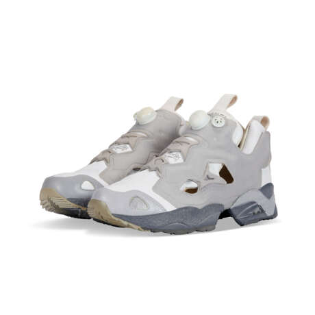 CHANEL x REEBOK INSTAPUMP FURY SNEAKERS - Foto 1