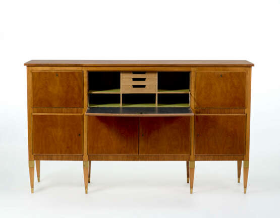 Sideboard with three folding doors and four doors in solid wood and veneered - фото 2