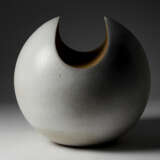 White/grey glazed terracotta spherical sculpture - photo 2