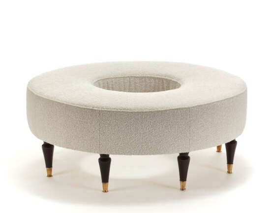 Center sofa with white bouclé upholstery, wooden feet with brass caps - фото 1