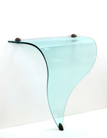 Curved and ground crystal console table shaped into a triangle, brass and metal fixing studs - photo 1