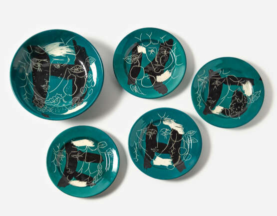 Lot consisting of four saucers and a bowl - Foto 1