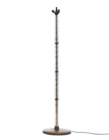 Three-light floor lamp with torchon fluted colorless glass column shaft and metal base | - фото 1