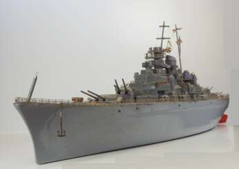 Modell des Schweren Kreuzers "Admiral Hipper".
