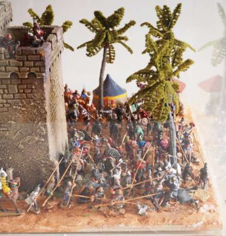 Diorama : Kampf um eine Burg mit den Sarazenen unter Saladin. - photo 2