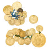 Goldmünzen als Anhänger mit ca. 28 Teilen - 19./20. Jh. Insbesondere Münzen aus dem Osmanischen Reich unter Kalif Mahmud II. - Foto 2