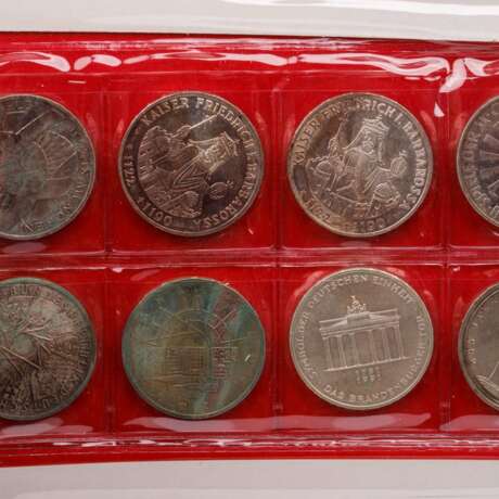 Münzen und Banknoten: Fundgrube im Koffer - Schwerpunkt BRD mit einer Vielzahl an DM Münzen - photo 6