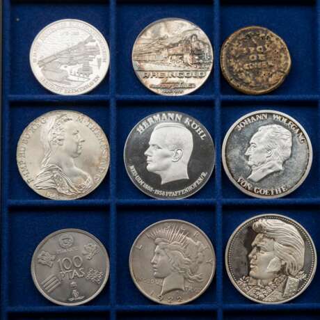 Konvolut Münzen in Tableaus mit Schwerpunkt BRD beinhaltet u.a. BRD /Silber - 68 x 5 DM & 38 x 10 DM - Foto 3