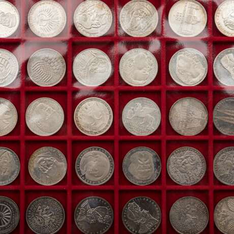 Konvolut Münzen in Tableaus mit Schwerpunkt BRD beinhaltet u.a. BRD /Silber - 68 x 5 DM & 38 x 10 DM - photo 5