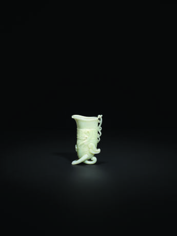 A SMALL WHITE JADE `ELEPHANT` RHYTON - photo 2