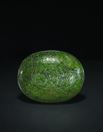 A MUGHAL SPINACH-GREEN JADE OVAL BOX AND COVER - photo 2