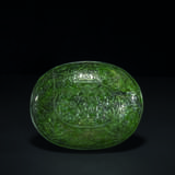 A MUGHAL SPINACH-GREEN JADE OVAL BOX AND COVER - photo 2