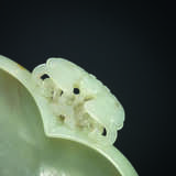 A WHITE AND RUSSET JADE DOUBLE GOURD-FORM `TWIN BATS` WASHER - photo 3