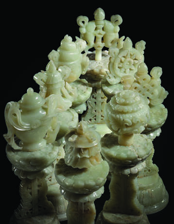 AN EXCEPTIONALLY RARE COMPLETE SET OF PALE GREENISH-WHITE JADE EIGHT BUDDHIST EMBLEMS, BAJIXIANG - Foto 3