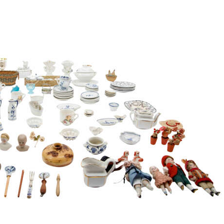 Extensive set of 5 doll's house dolls and accessories for the doll's kitchen, 19th and 20th century. - Foto 4