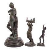 GÖRLING, FELIX et al. 20th c. Convolute of 3 figures: a female nude and two antique bronze replicas, - photo 2