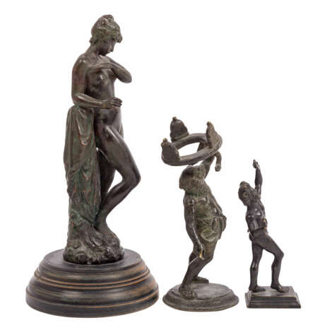 GÖRLING, FELIX et al. 20th c. Convolute of 3 figures: a female nude and two antique bronze replicas, - фото 4