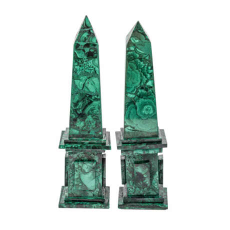 Pair of malachite obelisks. - Foto 1