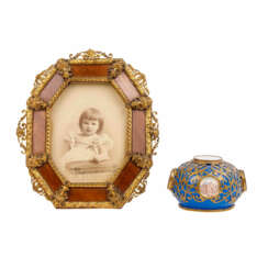 Mixed lot of SMALL ANTIQUITIES: picture frame and paperweight, each end 19th c.,